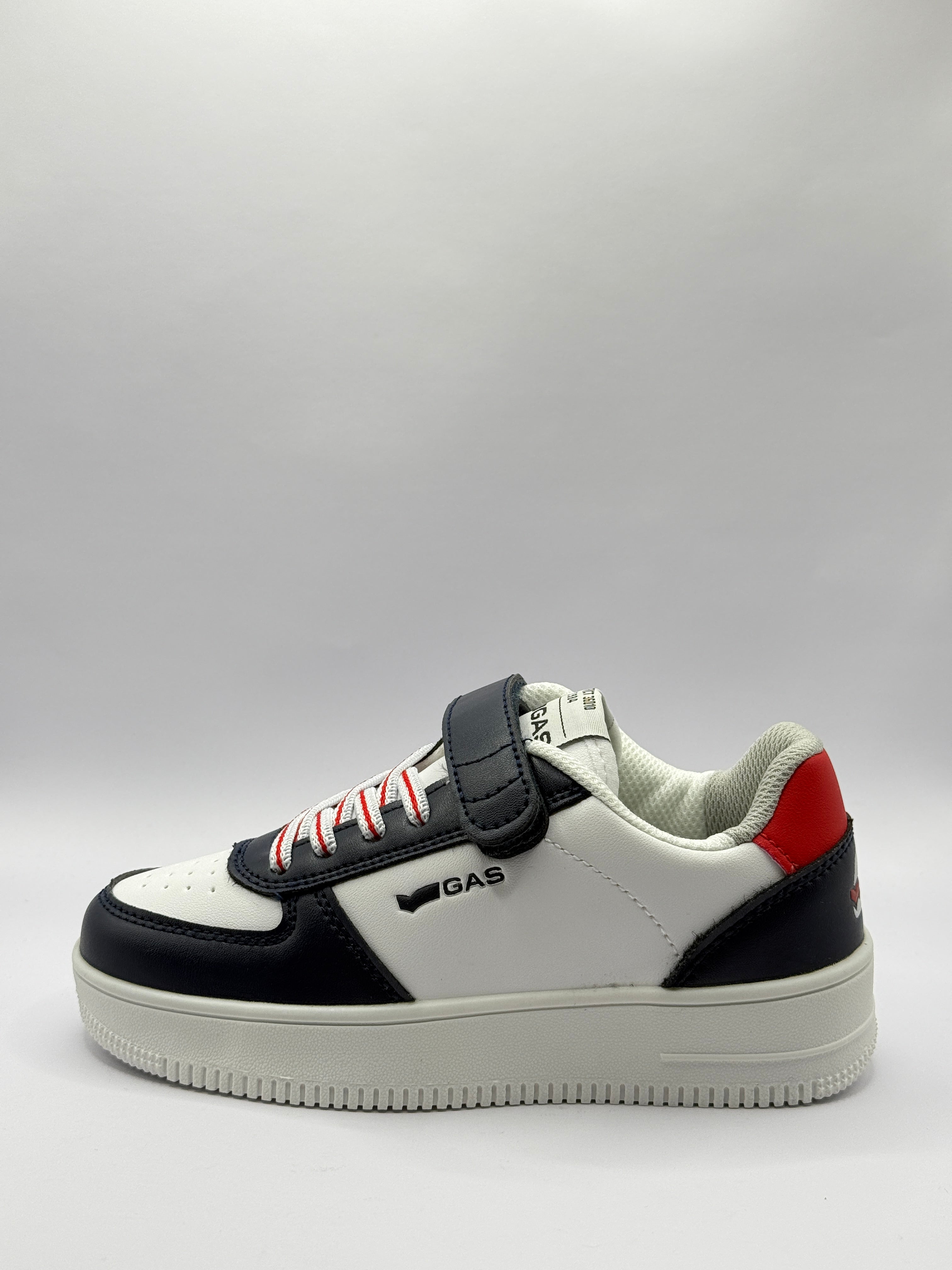 Gas sneakers