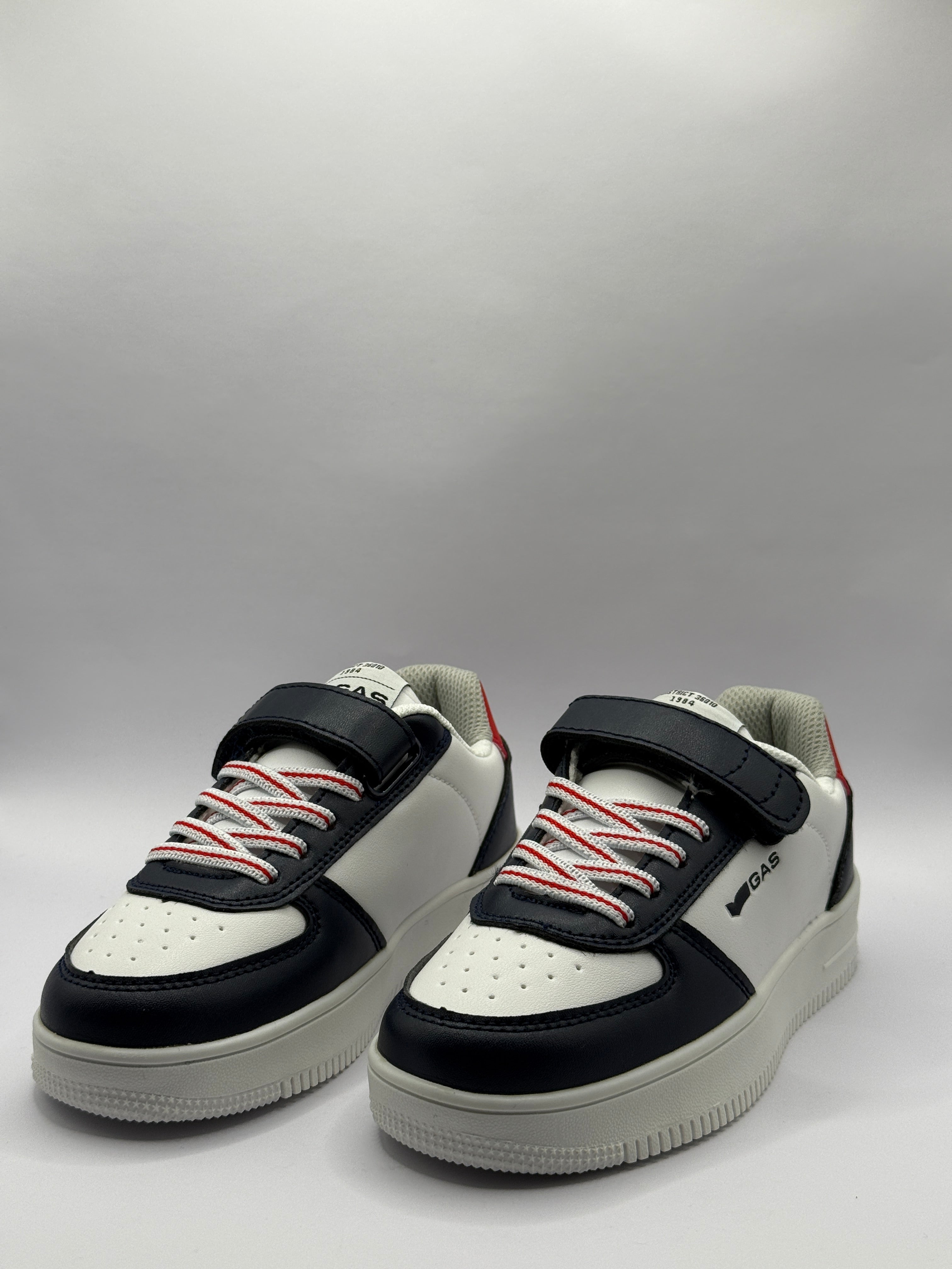 Gas sneakers