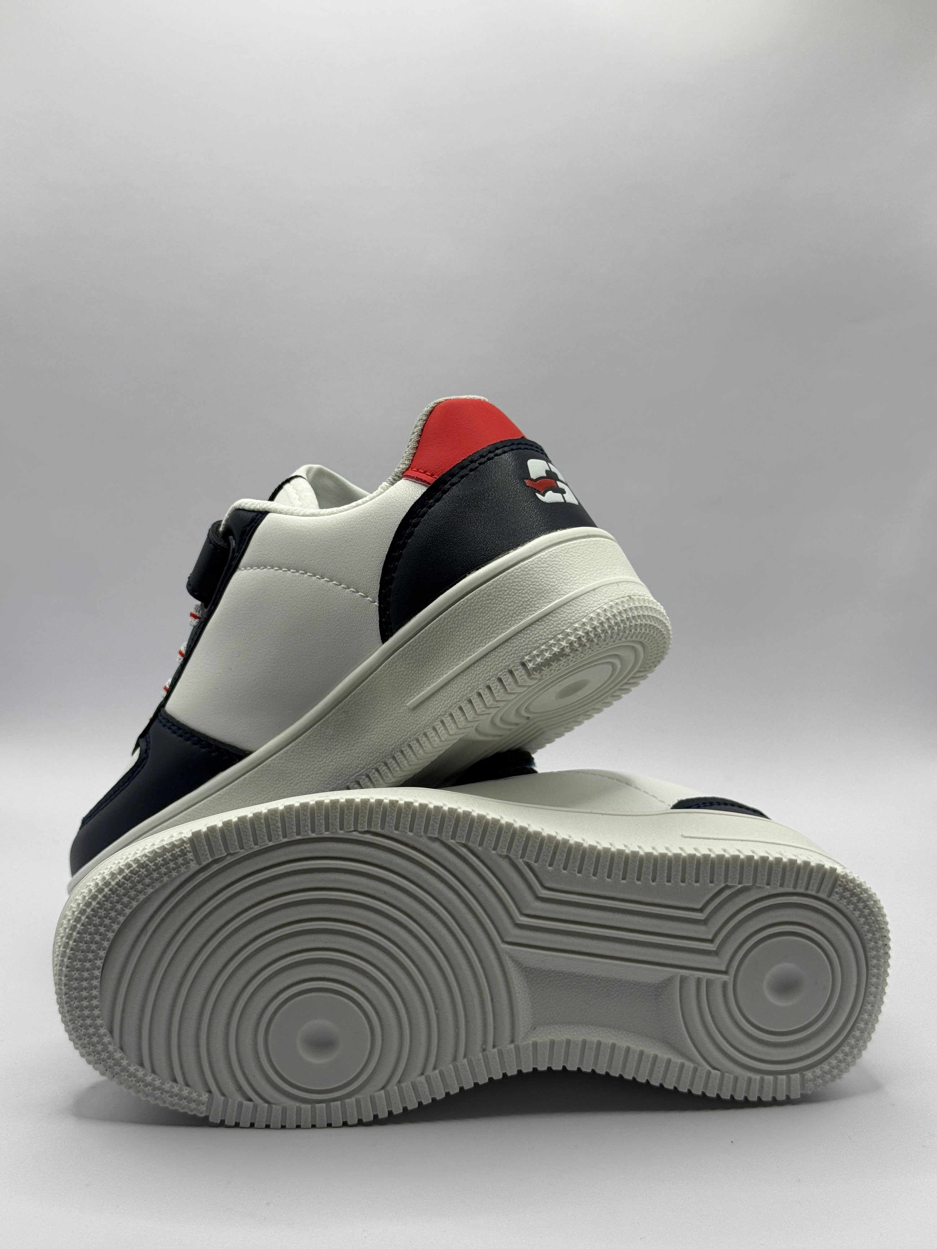 Gas sneakers