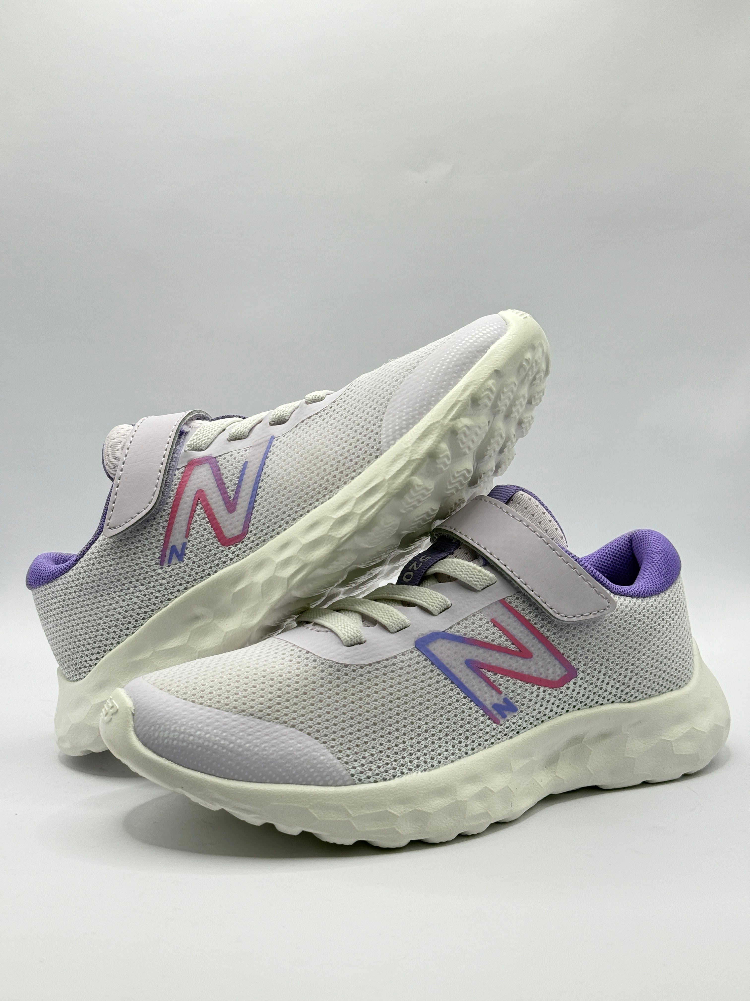 New Balance 520