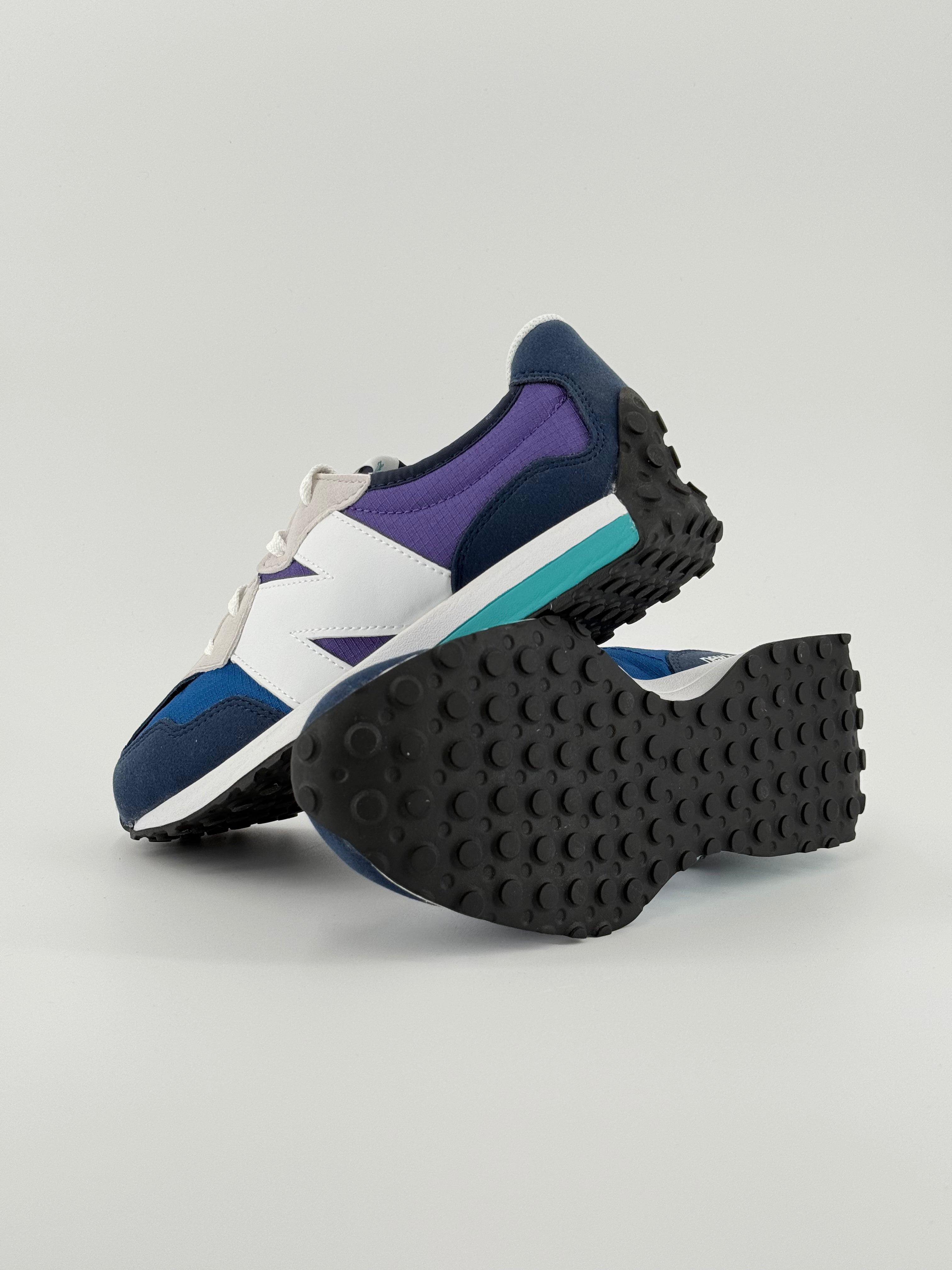 New Balance 327
