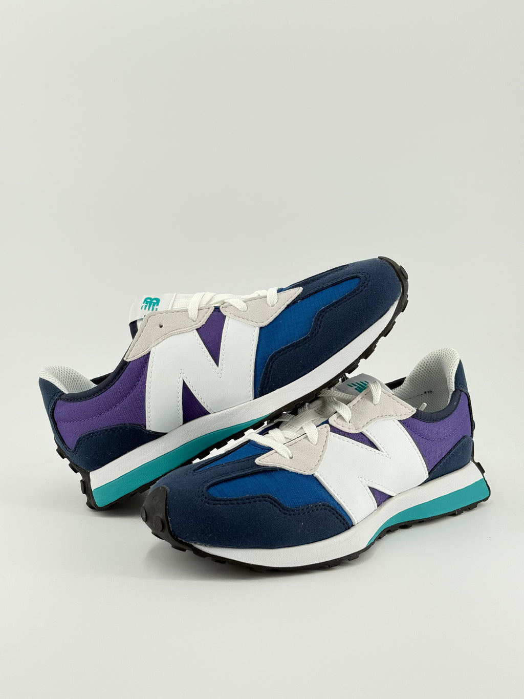 New Balance 327