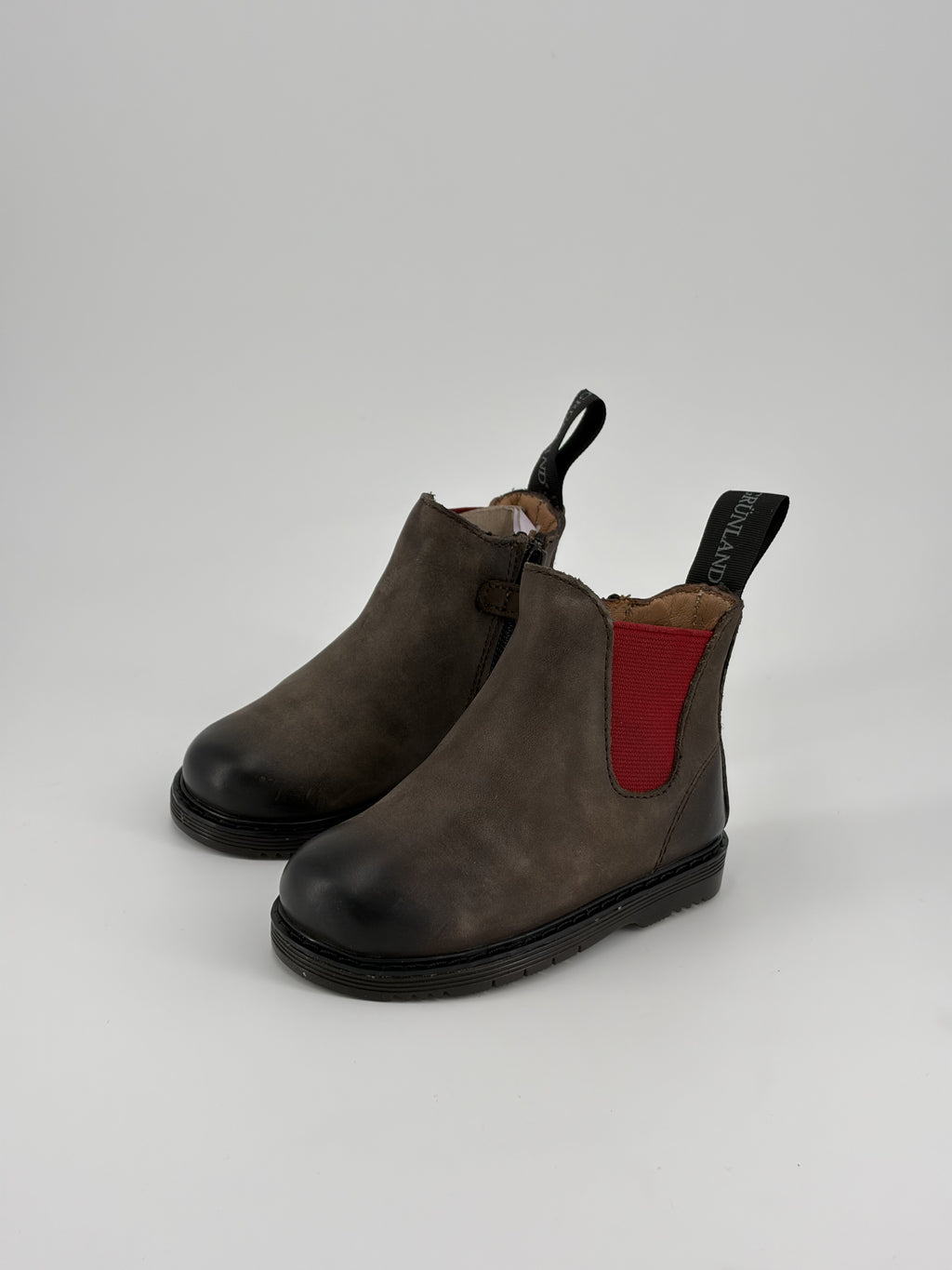 Grünland Nill — Marrone–bordò