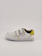 Bobux KP Riley – White + Neon – vista laterale con punta verso sinistra